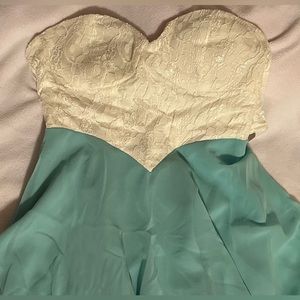 Two toned strapless lace bodice
